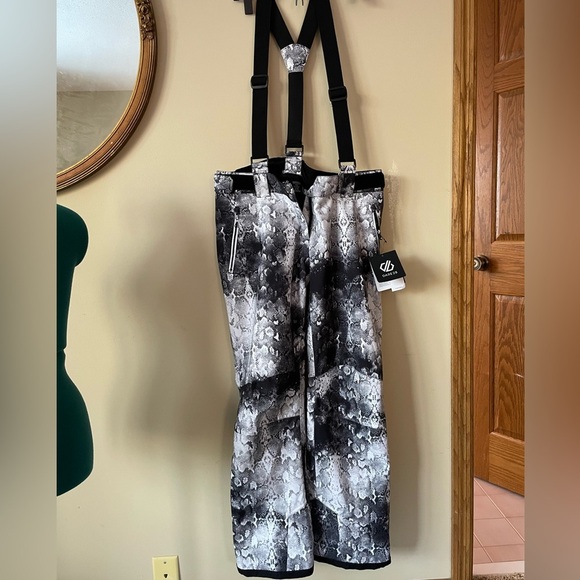 NWT DARE2B EFFUSED PANTS WOMENs in monochrome snake print size Large - Picture 1 of 16